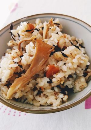 梅干しと舞茸の炊き込みご飯-レシピのメイン写真