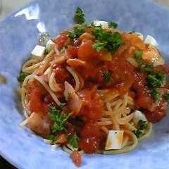 รูปของ トマトとモッツァレラチーズのパスタ