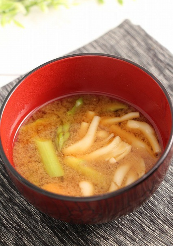 簡単！アスパラぶなぴーのお味噌汁-レシピのメイン写真