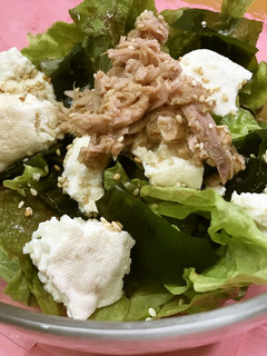 美人レシピ・豆腐とわかめのヘルシーサラダ-レシピのメイン写真