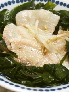 豚バラもやしのレンジ蒸し♪ワカメのせ♪-レシピのメイン写真