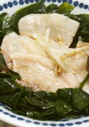 豚バラもやしのレンジ蒸し♪ワカメのせ♪-レシピのメイン写真