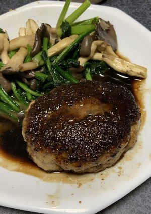 肉汁溢れさせるハンバーグ-レシピのメイン写真