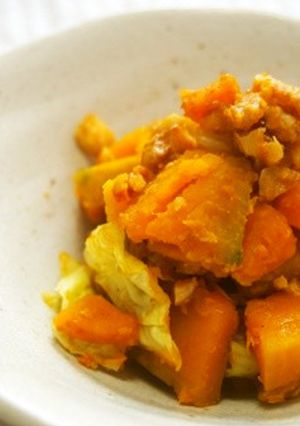 かぼちゃ・キャベツ・クルミのカレー粉和え-レシピのメイン写真