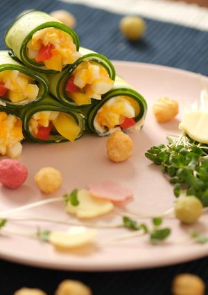 オシャレ！蒸し鶏サラダでキュウリ巻き-レシピのメイン写真