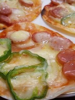 おやつにパリッパリ♪餃子の皮で簡単ピザ☆-レシピのメイン写真