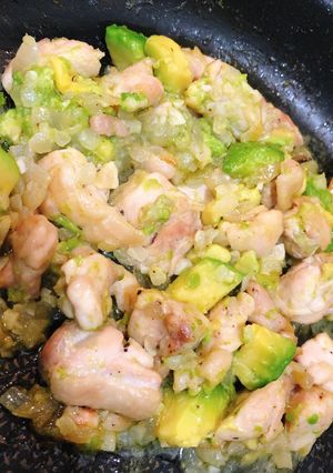 ご飯がすすむ鶏肉とアボガドのガーリック丼-レシピのメイン写真