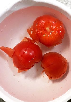 ぺろりん!簡単トマトの湯剥き-レシピのメイン写真