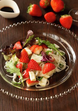 いちごサラダ！フルーツカプレーゼ風パスタ-レシピのメイン写真