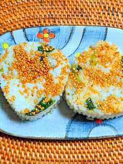 大根の葉としらすのおにぎり-レシピのメイン写真