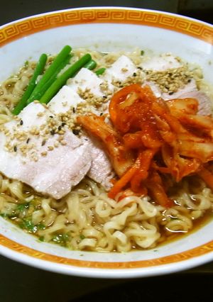 サッポロ一番ごま味ラーメン蒸し豚乗っけ-レシピのメイン写真