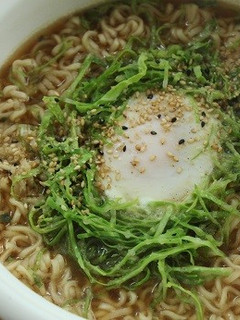 巣ごもり卵のごま味しょうゆラーメン。-レシピのメイン写真