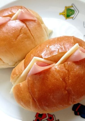 ロールパンで簡単ハムチーズサンド-レシピのメイン写真