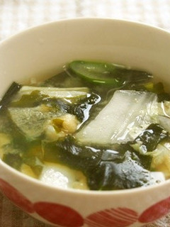 白菜と生ワカメの味噌汁♪-レシピのメイン写真
