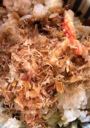 納豆とサラダの鰹節たっぷりご飯-レシピのメイン写真