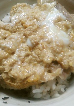 吉野家の牛丼にたまごをひとつ入れたよ-レシピのメイン写真
