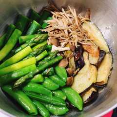 รูปของ 彩野菜の冷製出汁サラダ