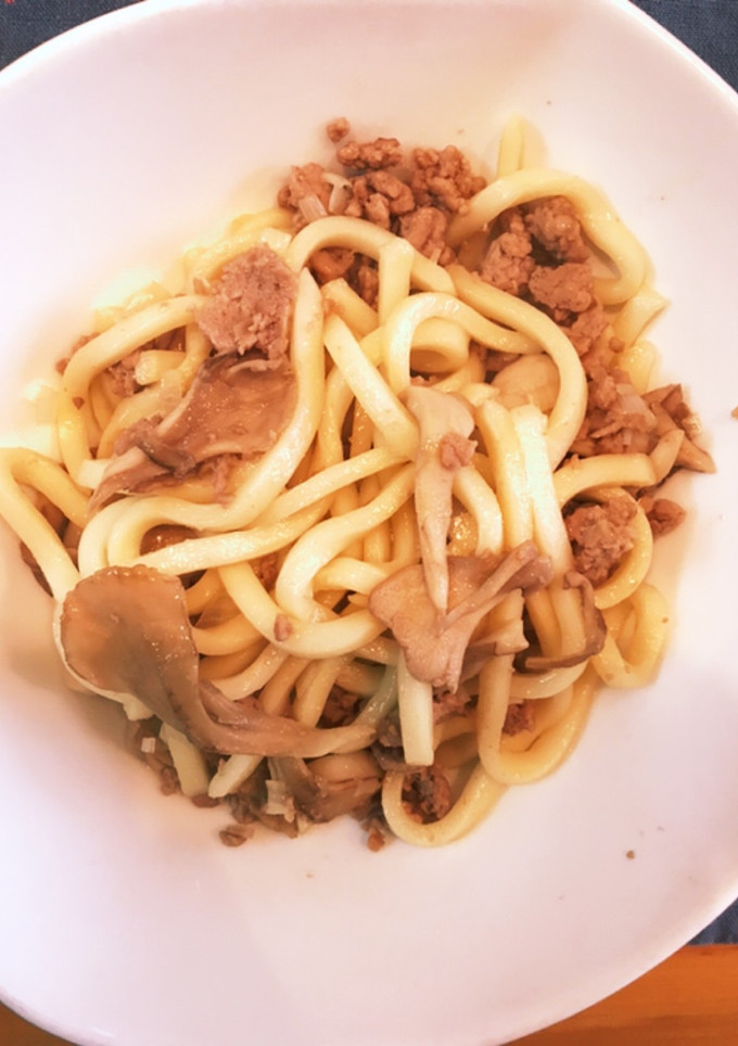 包丁まな板不要！舞茸と豚ひき肉の焼うどん-レシピのメイン写真