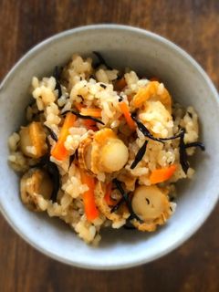 お鍋でベビーホタテの炊き込みご飯-レシピのメイン写真