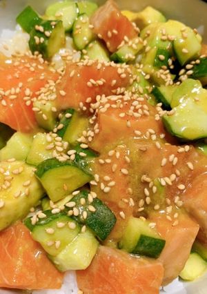 簡単☆アヒポキ風サーモンアボカド丼-レシピのメイン写真