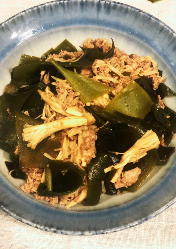 春✨生わかめの下処理&茎と豚肉の炒め物-レシピのメイン写真