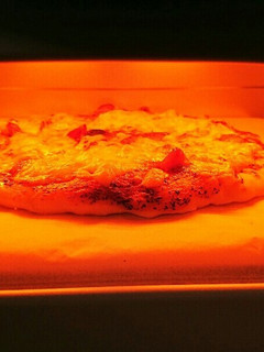 ピザストーンとトースターで薪窯ピザっぽく-レシピのメイン写真