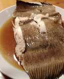 特大！ナメタカレイの煮付け！でっけぇ！