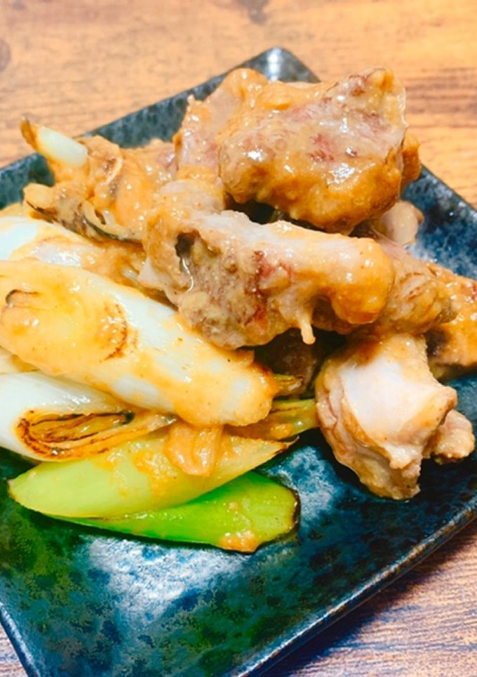豚かしら肉と焦がしネギの味噌炒め-レシピのメイン写真