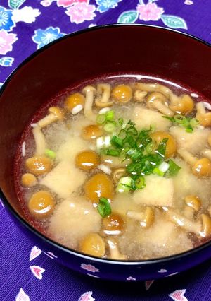 油揚げとなめこの味噌汁-レシピのメイン写真