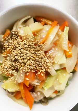 レンジじゃがいもひき肉林檎入りシチュー丼-レシピのメイン写真