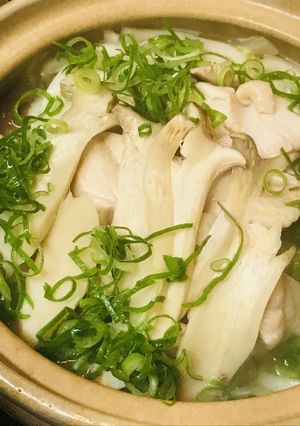 鶏肉とキノコの煮込みうどん鍋-レシピのメイン写真