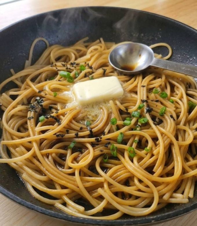 材料3つ♪具なしパスタで昼食♪バター醤油-レシピのメイン写真