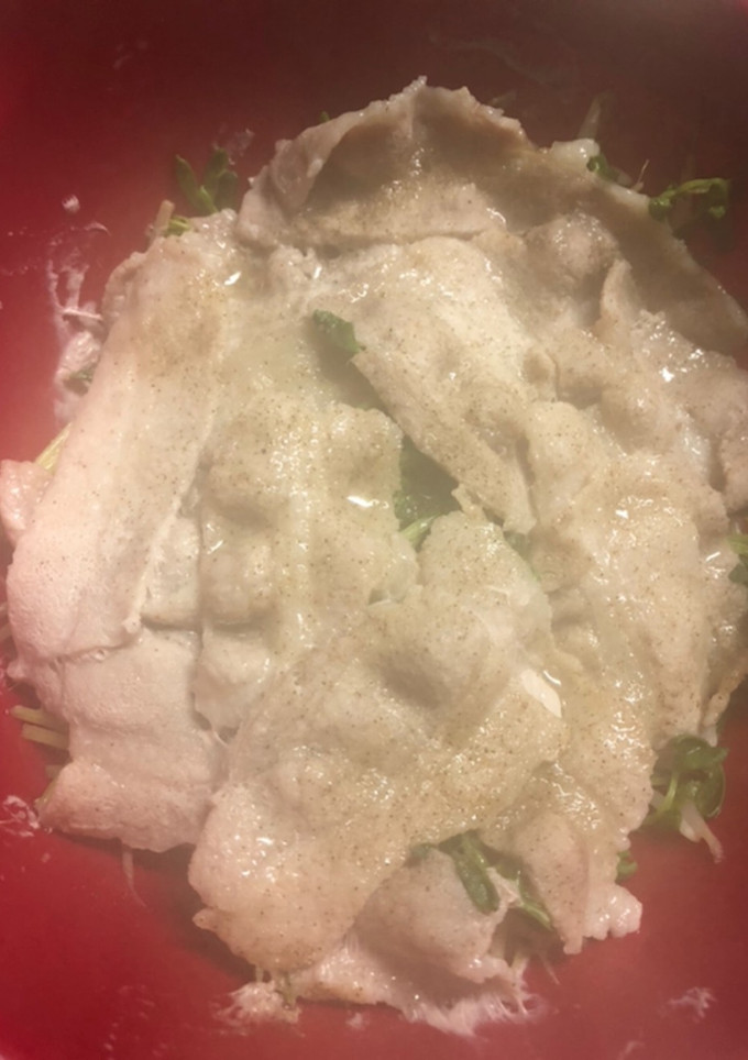 簡単！レンジだけで豆苗ともやしの豚肉蒸し-レシピのメイン写真