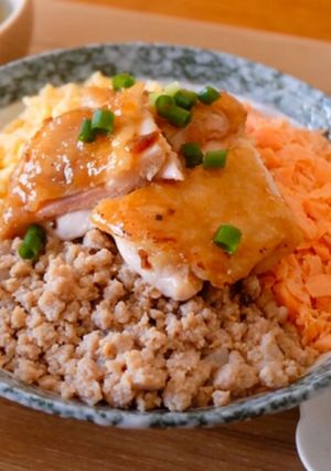 照り焼きチキンのせ♪彩り三色丼-レシピのメイン写真