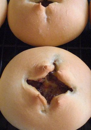 やや辛旨！グリーンキーマカレー入りパン-レシピのメイン写真