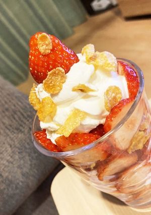 [簡単]イチゴパフェ-レシピのメイン写真