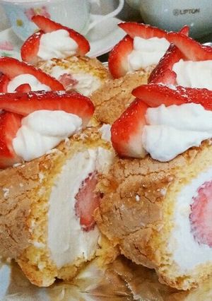 ＊苺のロールケーキ（ビスキュイ生地)-レシピのメイン写真