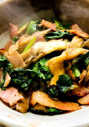 ランチにベジ丼☆菜っ葉ときのこベーコン-レシピのメイン写真