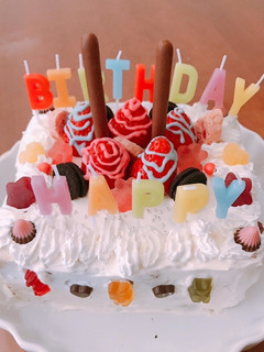 簡単!大喜びするお菓子なバースデーケーキ-レシピのメイン写真