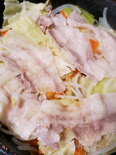 簡単♪豚バラと野菜の蒸し焼き-レシピのメイン写真