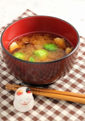 簡単！芽キャベツと椎茸の春のお味噌汁-レシピのメイン写真