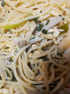 貝とニラ卵のしいたけ出汁パスタ-レシピのメイン写真