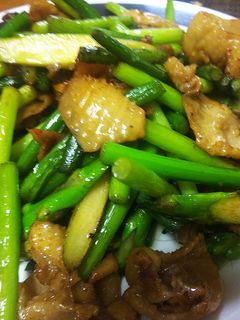 簡単美味・鶏皮と蕪の葉の醤油炒め-レシピのメイン写真