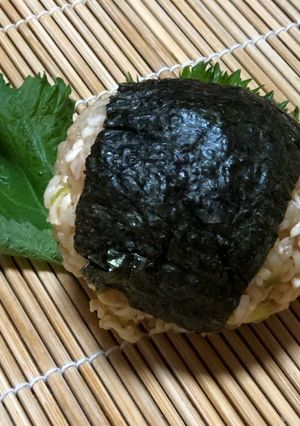 サッポロ一番で♡そばメシ味玉爆弾おにぎり-レシピのメイン写真