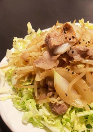 たっぷりのもやしと豚バラ肉の生姜焼き！-レシピのメイン写真