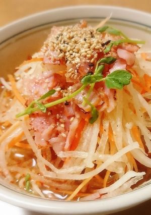 大根サラダとベーコンのごま味ラーメン-レシピのメイン写真