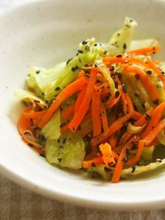 キャベツ・にんじんの黒ごま和え♪-レシピのメイン写真