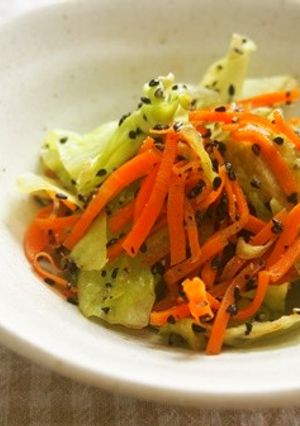 キャベツ・にんじんの黒ごま和え♪-レシピのメイン写真