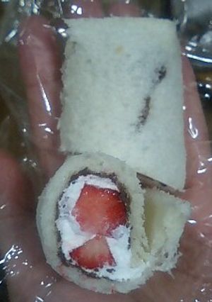 超簡単ﾛｰﾙｹｰｷ風苺ﾛｰﾙ♪-レシピのメイン写真