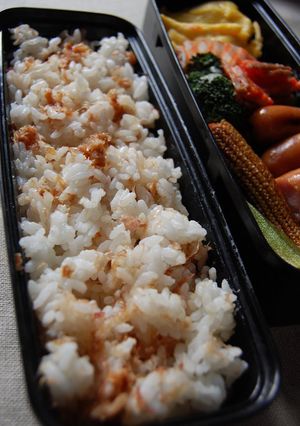 夏のお弁当にうめおかかご飯-レシピのメイン写真